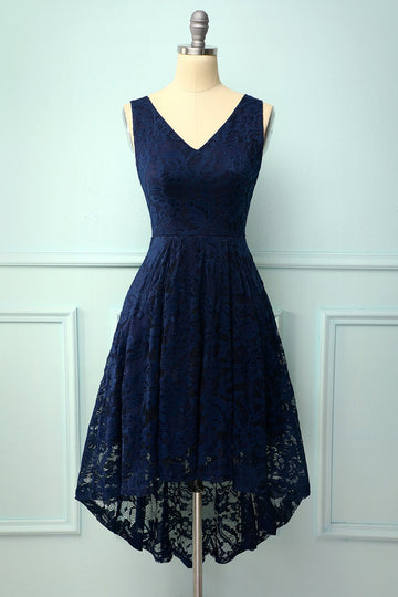 Vestido assimétrico de renda azul marinho